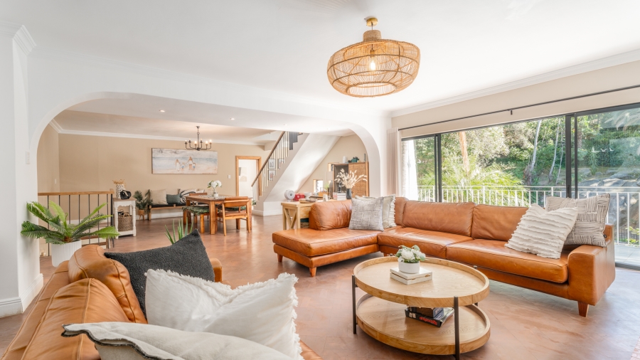 5 Bedroom Property for Sale in Lemoenkloof Western Cape